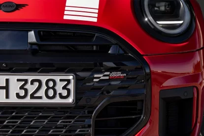 Llamativos colores y vinilos especiales sobre la base de un John Cooper Works