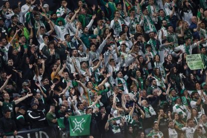 Aficionados del Racing de Santander en Castalia.