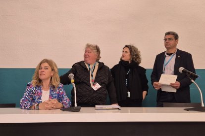 La concejala Paola Laynez, la organizadora local del evento Dori Ruiz, Carmen Ross de Cajamar y el presiden de la asociación de acuarelistas andaluces Luis Lomelino.