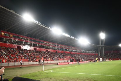 La tribuna del Estadio de los Juegos Mediterráneos en el Almería-Albacete.