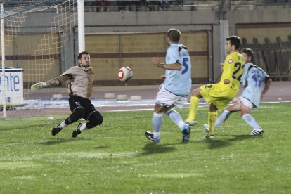 Javi Ruiz pasaba por el Polideportivo Ejido dejando su huella.
