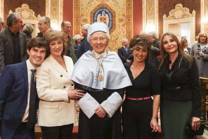 Fernando Onega junto a su familia.