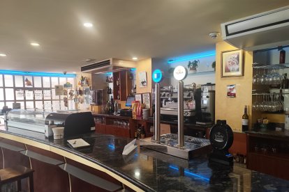 La barra del bar de Los Arcos.