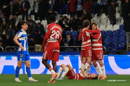 Jorge Pascual celebrando el segundo gol del Granada en A Coruña.