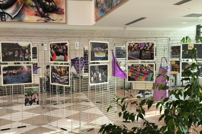 Foto de archivo de la exposición fotográfica “Mujeres en lucha” de Ela Rabasco, abierta al público en la pasada edición.