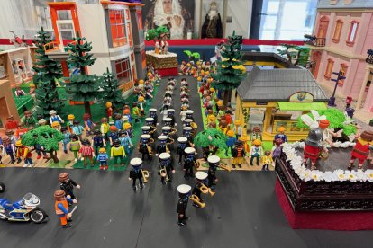 La Semana Santa, presente en la exposición de Playmobil en Roquetas.