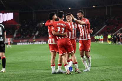 Nadie se quiere perder la fiesta del Almería camino de Primera.
