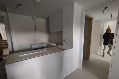 Vista de una de las cocinas en montaje