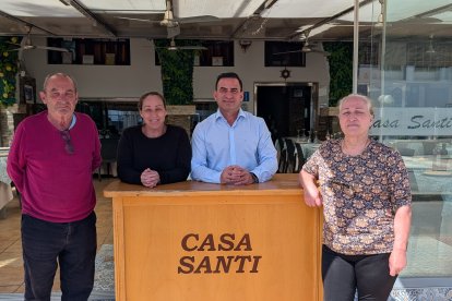 Santiago, su hija Raquel, su hijo Jorge y su mujer María Isabel.