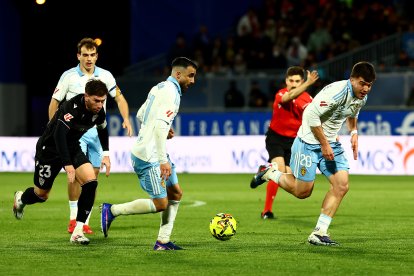 Embarba no se va a rendir en la pelea por la titularidad en el Almería.