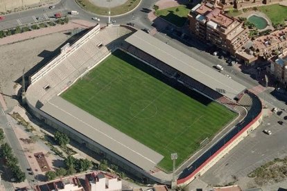 Vista aérea del Juan Rojas antes de que se derribaran tres de sus gradas.