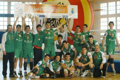 Con sus amigos y compañeros de Unicaja en su etapa de formación.