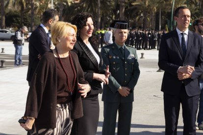 Autoridades esperando la llegada del presidente de la Junta de Andalucía
