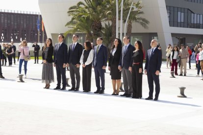 Autoridades durante la interpretación del himno nacional