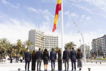 Autoridades durante la interpretación del himno nacional