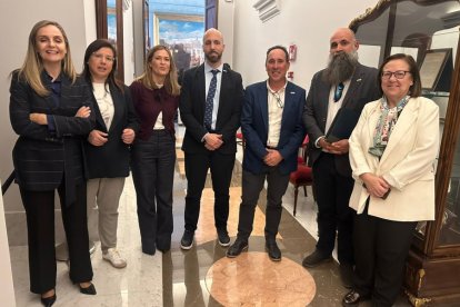 Representantes de AUGC con Diputados Partido Popular entre los que se encuentran Maribel S. Torregrosa y Ana Martínez Labella.