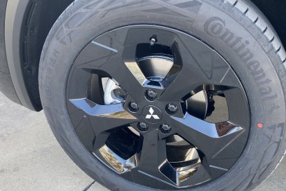 Espectaculares llantas acabadas en negro piano de 18