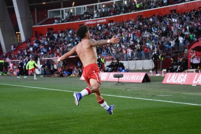 Nico Melamed celebra a lo grande el gol de la victoria ante el Leganés.