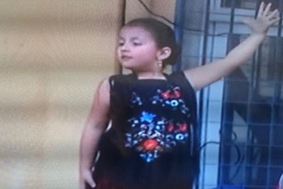 Sabina sobre el escenario con poco más de 6 años.