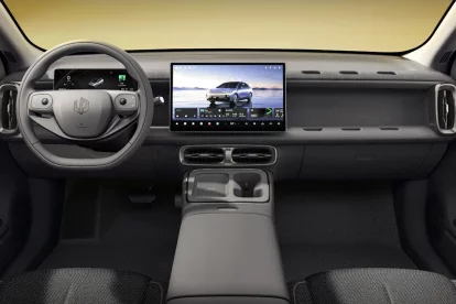 Interior minimalista y tecnológico