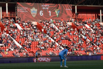 Arribas se despedía de la Primera División goleando al Cádiz.
