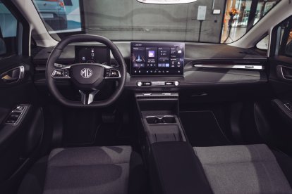 El nuevo eléctrico de MG incorpora tecnologías poco habituales en su segmento, como el sistema de climatización con bomba de calor, o el de carga para dispositivos externos V2L.