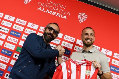 El día que fue presentado por Mohamed El Assy.