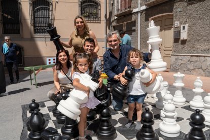 Se han instalado juegos gigantes como este ajedrez
