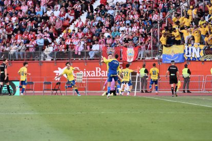 Las Palmas en una remontada sin precedentes dejó al Almería sin ascenso directo.