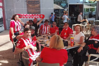 Pasaron un día feliz entre seguidores del Sporting para luego...