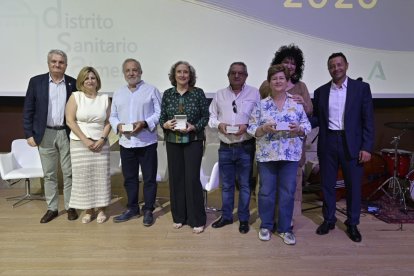 El Distrito Sanitario Almería homenajea a 115 profesionales por su jubilación.