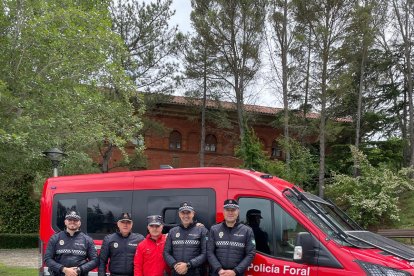 Los policías locales de Almería junto al Comisario Jefe de Tudela.