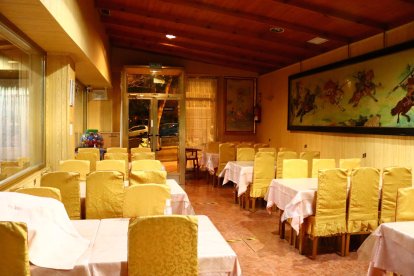 Imagen del comedor del restaurante Zhen De, en la Av. del Mediterráneo.