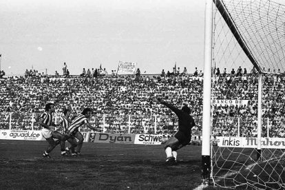El campo se quedaba pequeño para dar cabida al sentimiento rojiblanco.