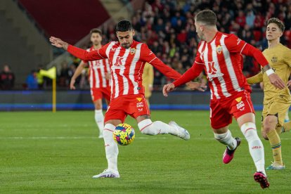 Samú Costa en su partido 100 con el Almería.
