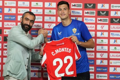 César Montes en su presentación.
