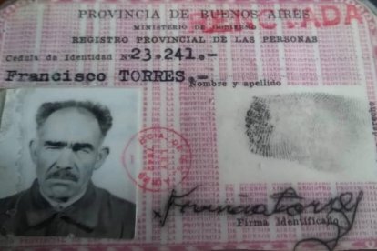 Documento de identidad argentino de Francisco Torres que ha compartido su nieto en Facebook.