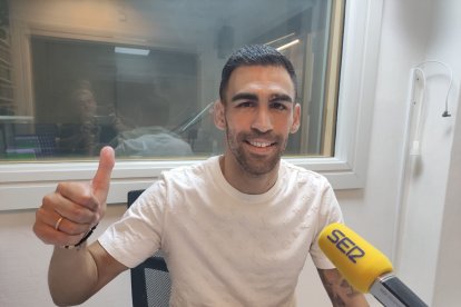 Feliz en la Cadena SER hablando de la UD Almería.