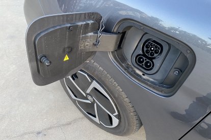 Su cargador permite carga rápida, además de disponer de función V2L