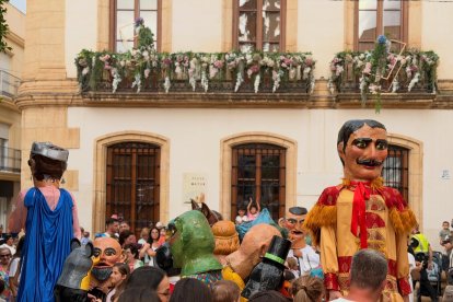 Así se vivió el Desfile de Gigantes y Cabezudos en Vera.