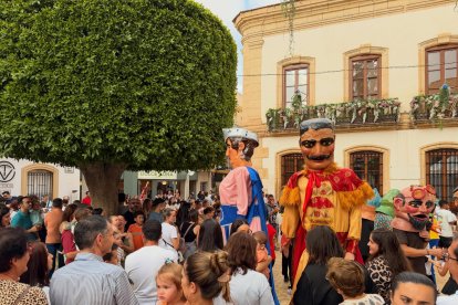 Así se vivió el Desfile de Gigantes y Cabezudos en Vera.