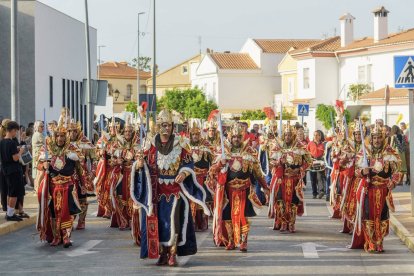 Así fue el espectacular Gran Desfile de Moros y Cristianos en Vera.