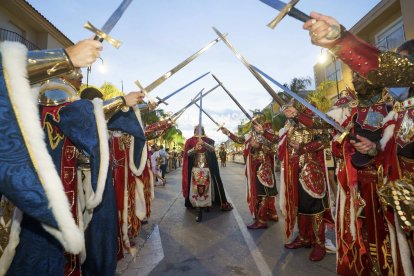 Así fue el espectacular Gran Desfile de Moros y Cristianos en Vera.