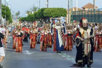 Así fue el espectacular Gran Desfile de Moros y Cristianos en Vera.