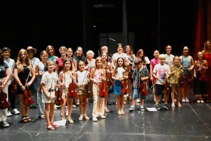 Gran audición de los alumnos de violín y viola en la Escuela Municipal de Música de Roquetas de Mar.