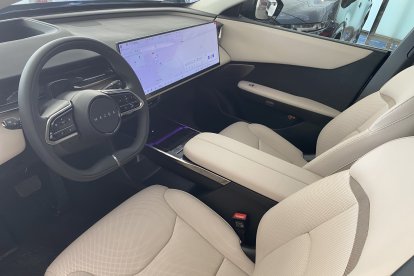 El interior muestra toda la tecnología y una novedosa pantalla de 26