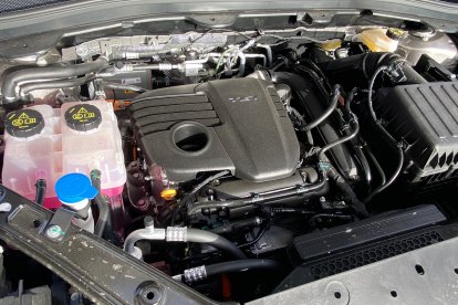 Impresionante motor de casi 300 cv, con 100 kilómetros de autonomía 100% eléctrica