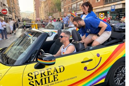 Numerosos asistentes disfrutaran del desfile a bordo de diferentes modelos de la marca