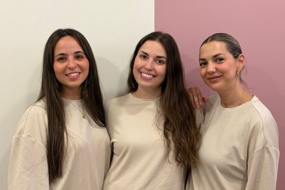 El equipo de fisioterapia de suelo pélvico de Clínica BEMU, formado por Paloma, Ana y María.