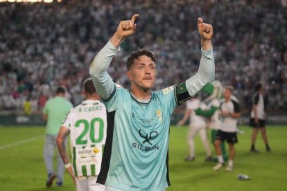 Es uno de los jugadores más queridos en Córdoba. Llevó al club a Primera RFEF y Segunda.